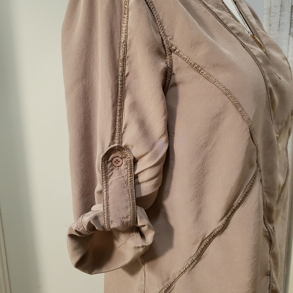 BCBG Silk Tunic Blouse Tab Rolled Sleeves Taupe S - Picture 5 of 10